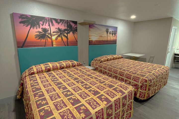 Room 4 of 20