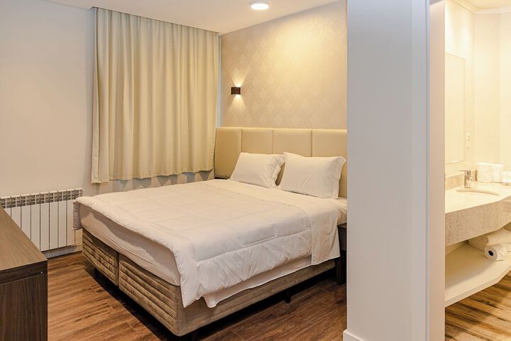 Room 16 of 38