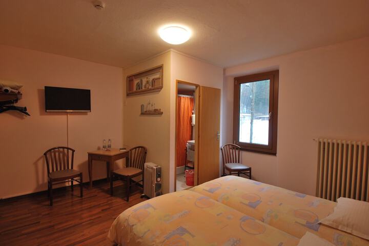Room 5 of 47