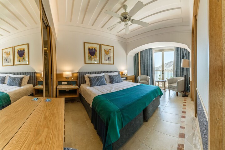 Room 21 of 676
