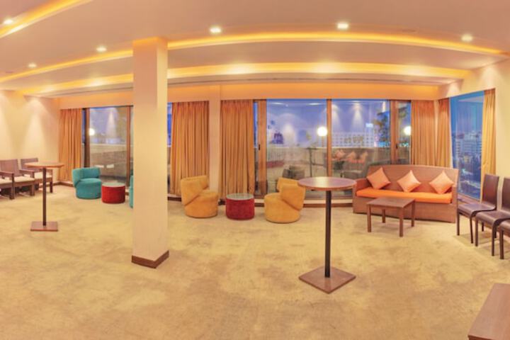 Ballroom/Hall 111 of 125