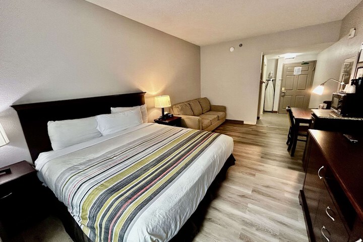 Standard King Bed Accessible (9 of 28)