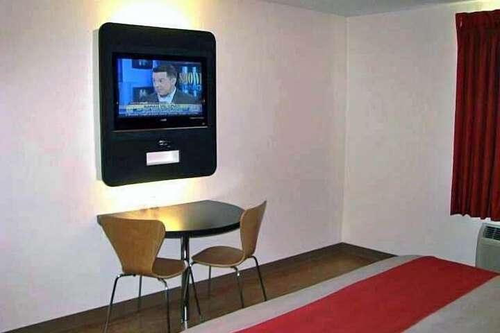 Room 5 of 28