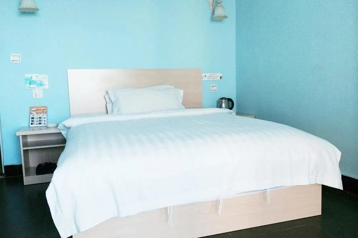 8090 Sea View Room