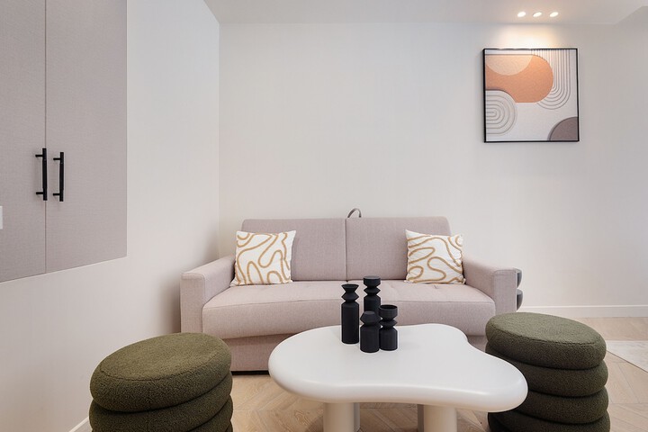 Lounge 58 of 82