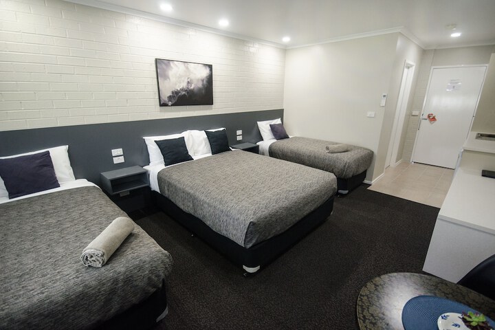 Room 2 of 41