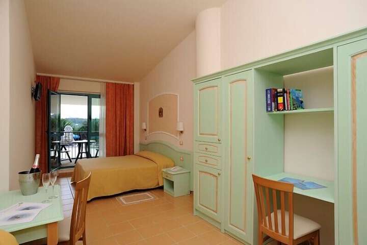 Room 21 of 42