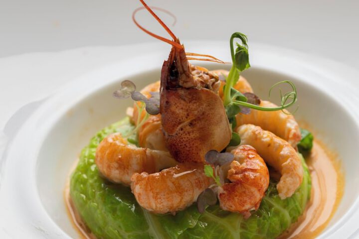 Dining 16 of 19