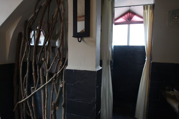Room 9 of 29