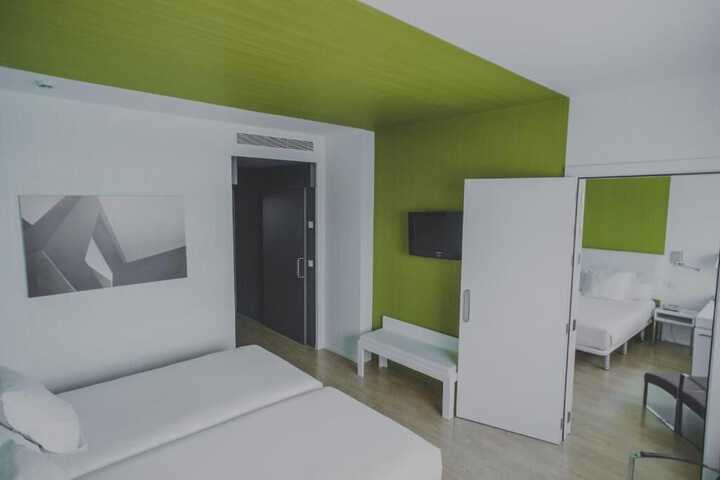 Room 6 of 30