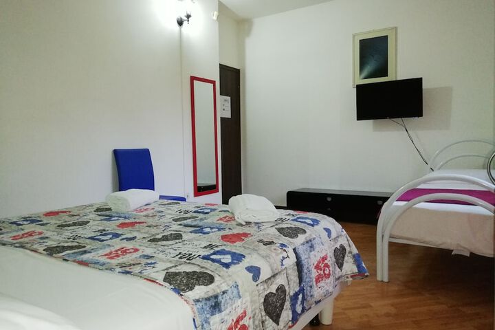 Room 3 of 10