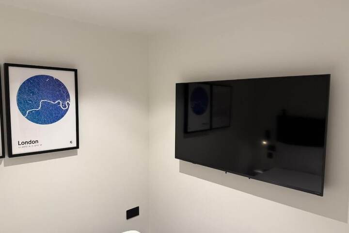 Room 9 of 33
