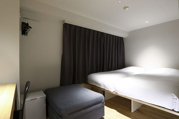Room 6 of 51