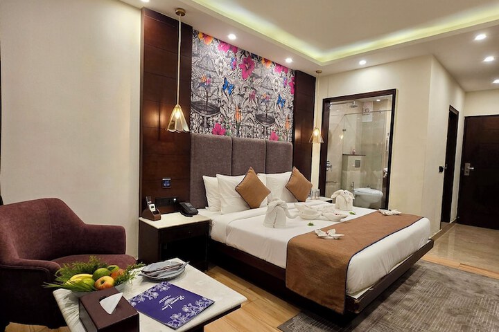 Room 3 of 7