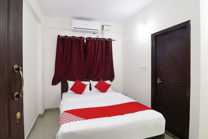 Room 12 of 18