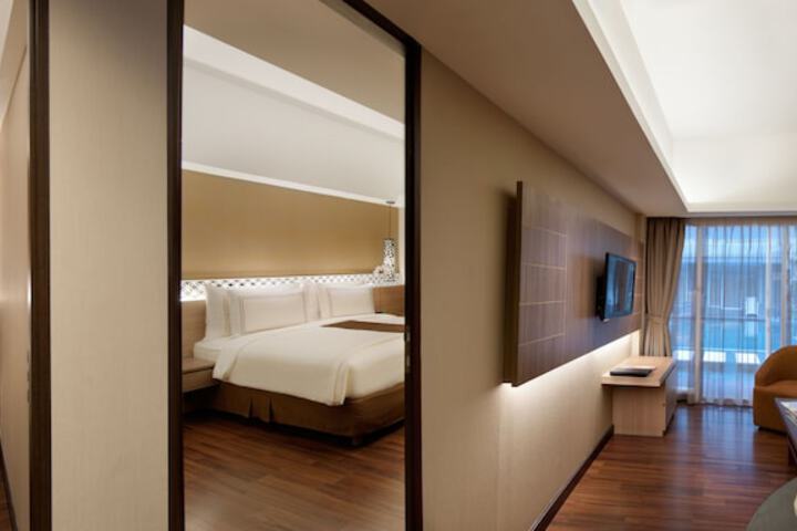 Room 28 of 65