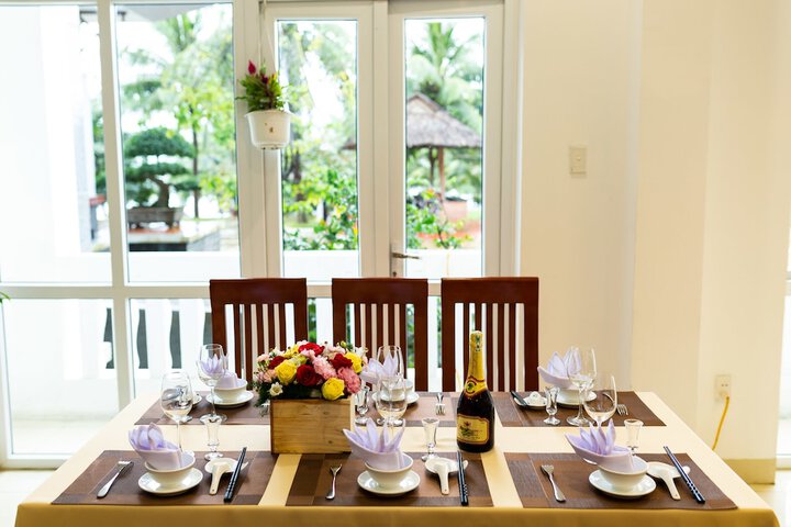 Dining 30 of 44