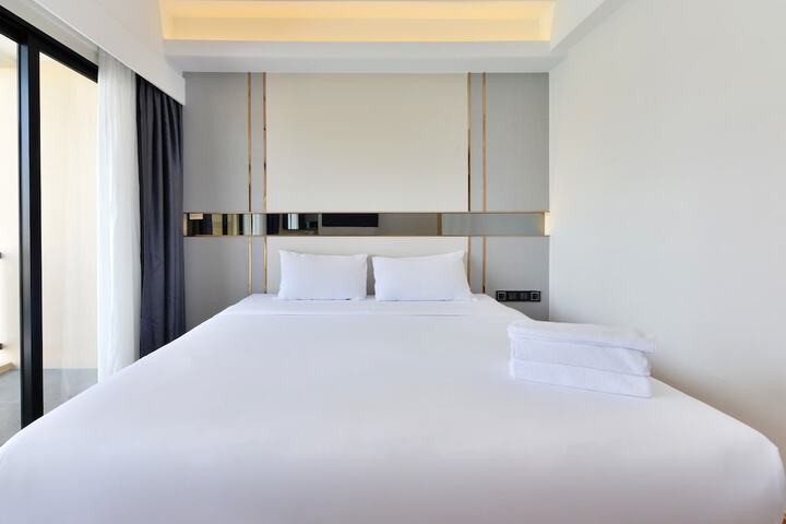 Room 9 of 43