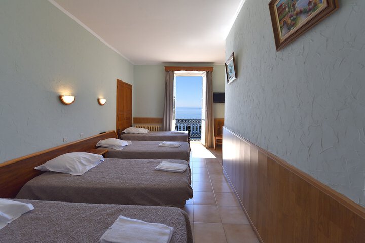 Room 4 of 16