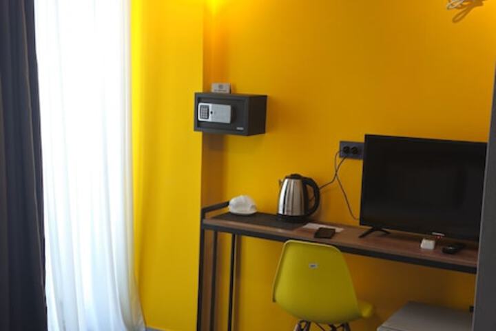 Room 21 of 48