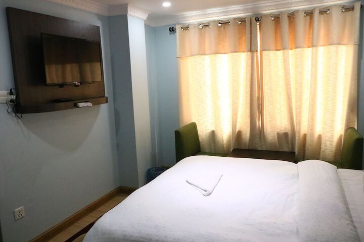 Room 6 of 39