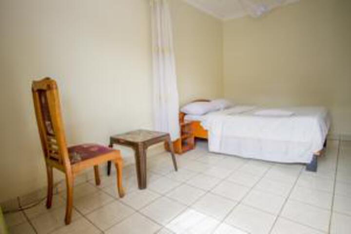 Collin Hotel