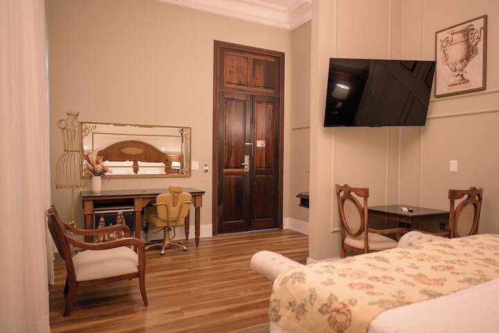 Room 42 of 109