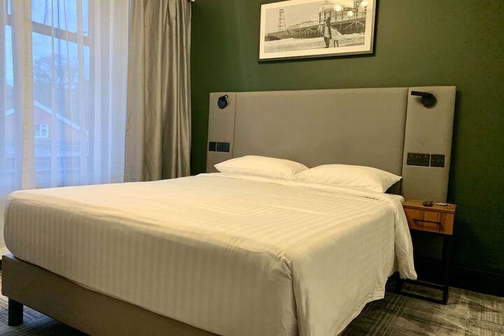 Room 3 of 10