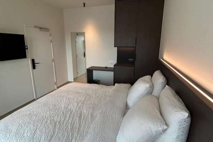 Room 4 of 44
