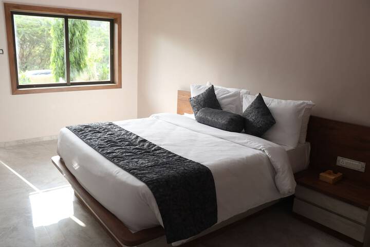 Room 10 of 27