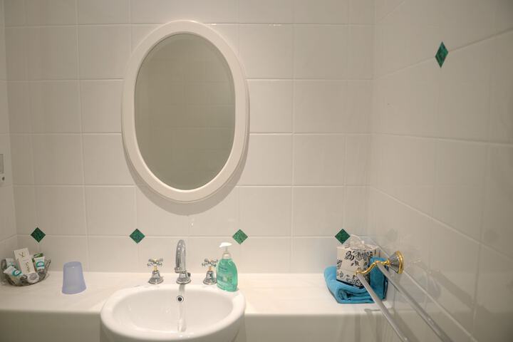Room 10 of 26