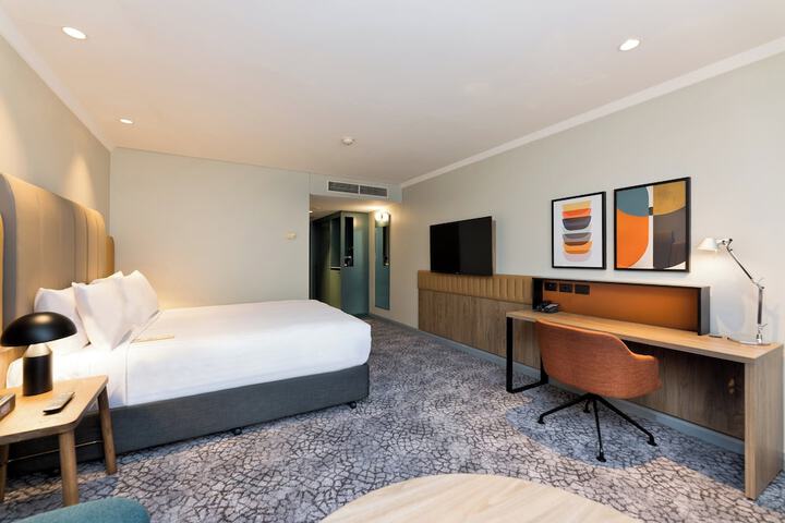 Room 18 of 128