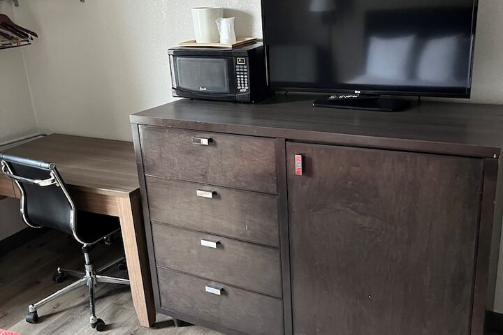 Room 14 of 18