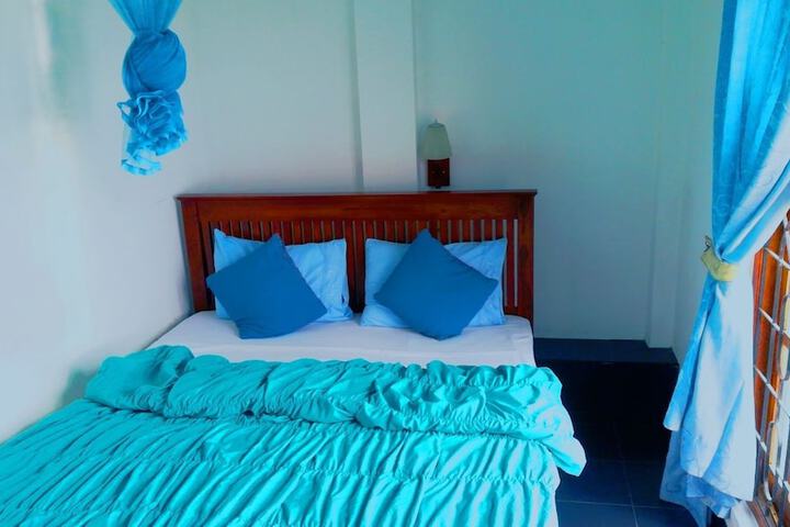 Room 10 of 29