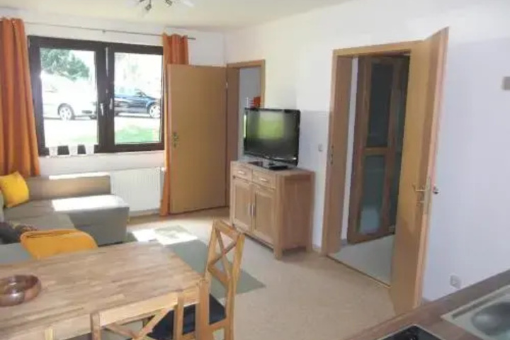 Room 5 of 10