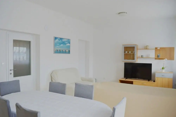 Room 3 of 15