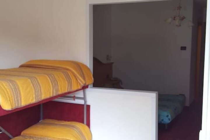 Room 8 of 37