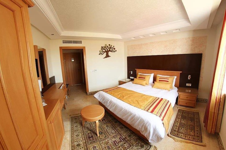 Room 17 of 53