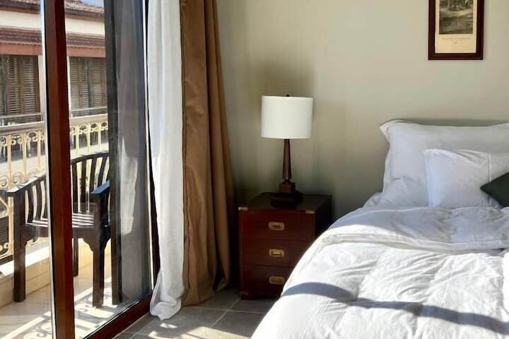 Room 4 of 17