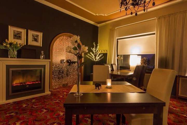 Lounge 32 of 35