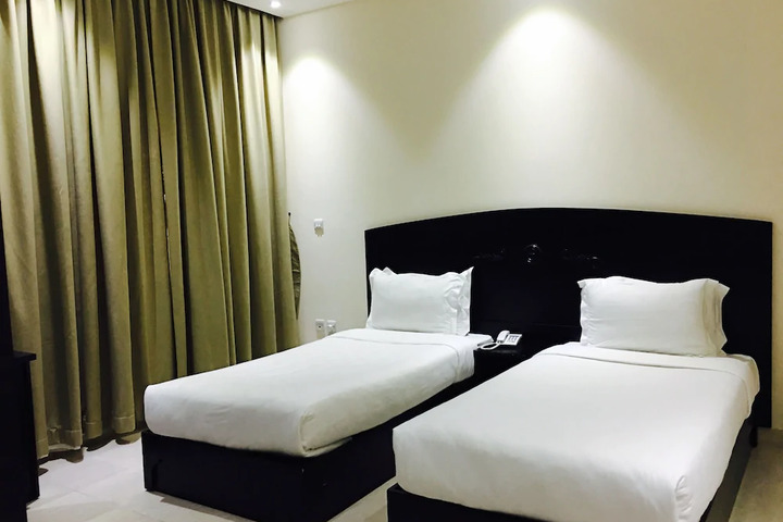 Room 8 of 9
