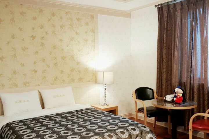 Room 18 of 18