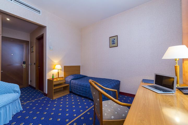 Room 20 of 79