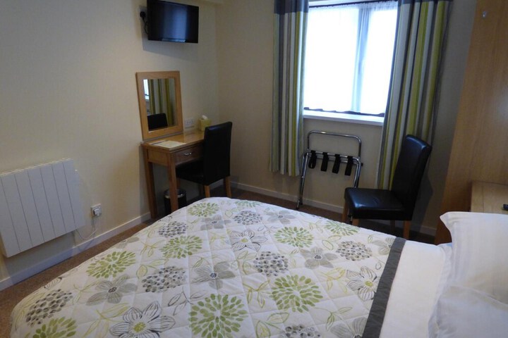 Room 11 of 34