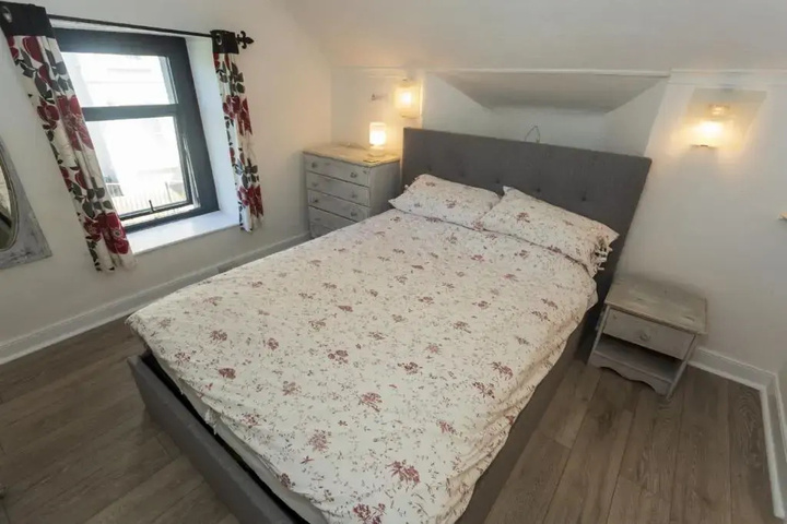 Room 2 of 2