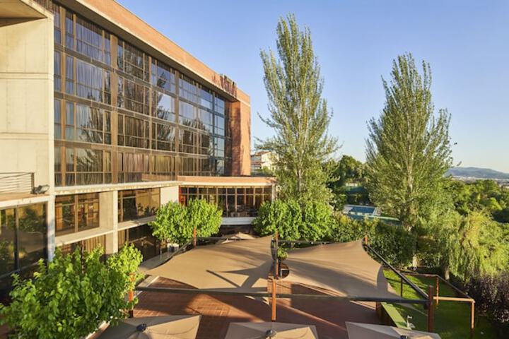 Hotel Entry
