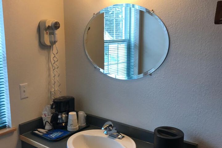 Room 17 of 23