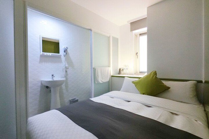 Room 14 of 48