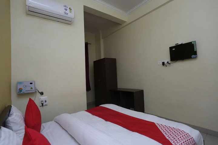 Room 4 of 14