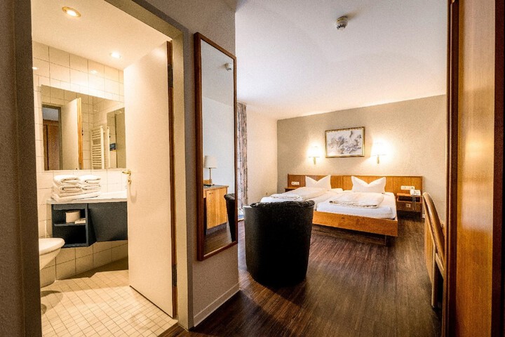 Room 21 of 45